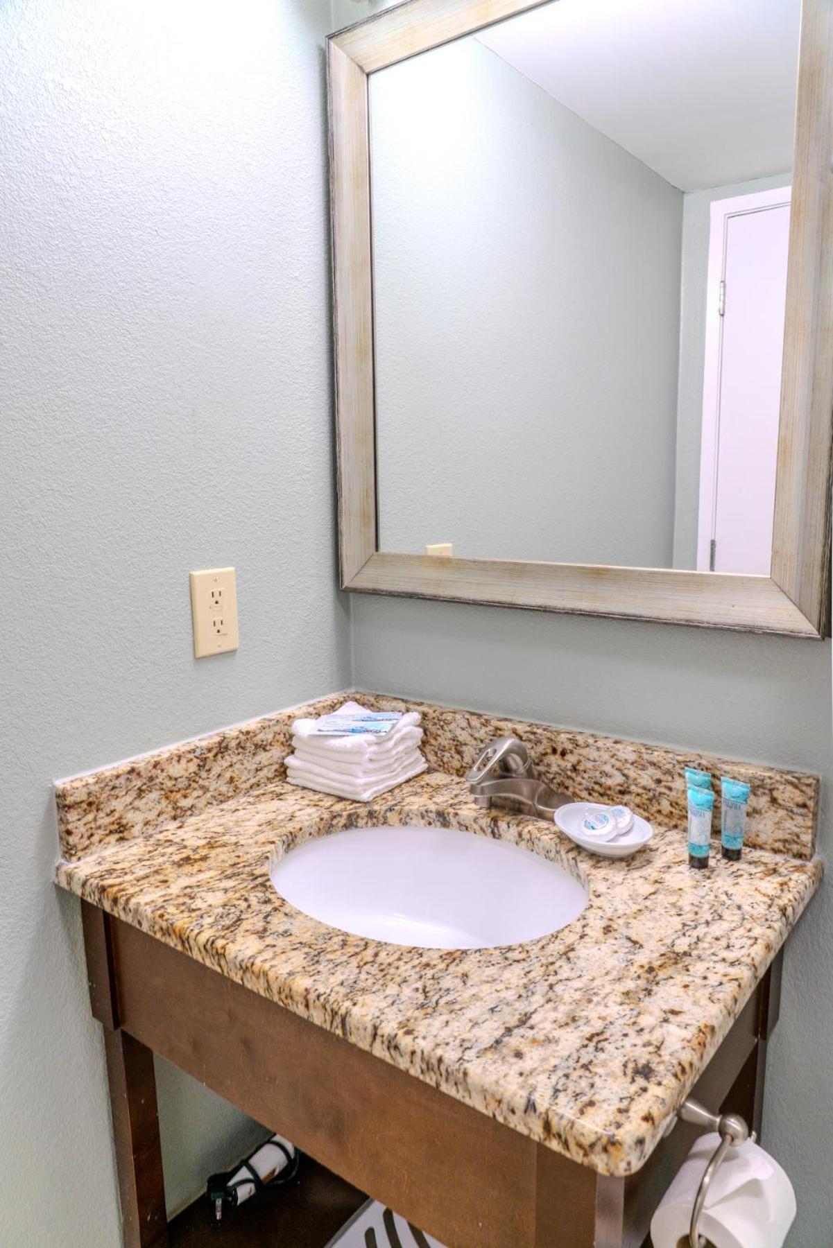 Oceanfront 1Br Suite! Perfect For 8 Guests!- Pinnacle Tower 1456 Миртъл Бийч Екстериор снимка